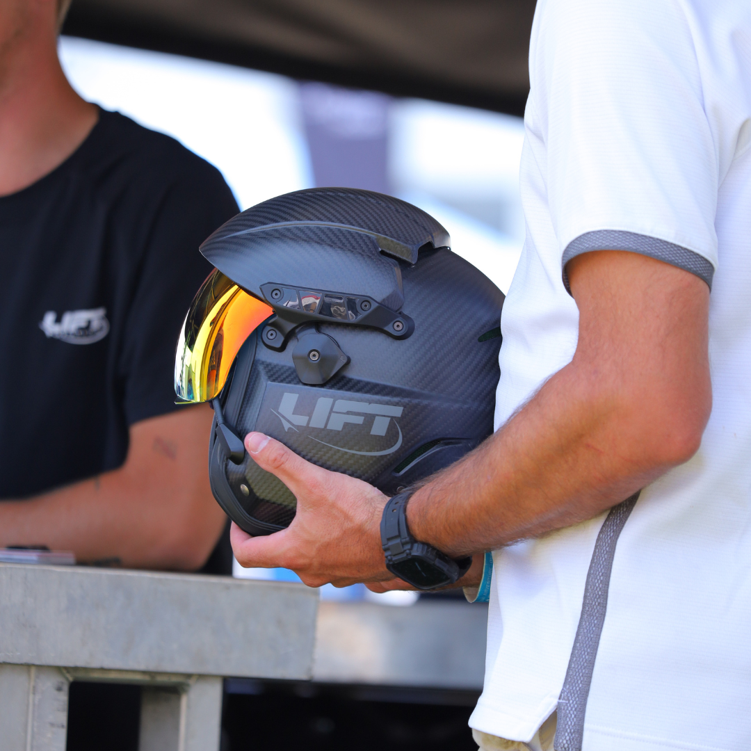 AV-1 KOR With Visor - Carbon Fiber Matte, Customizable
