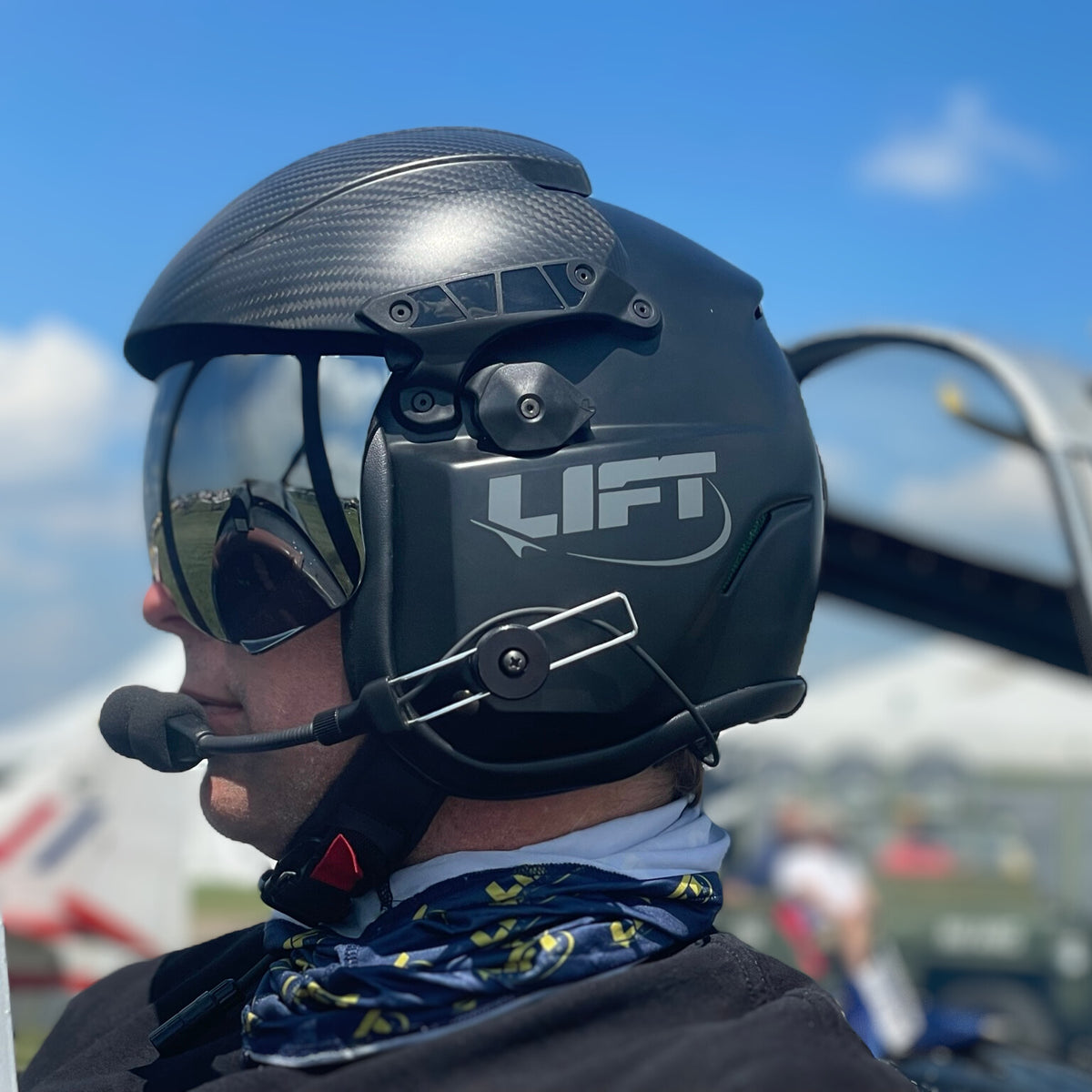 AV-1 KOR With Visor - Matte Black, Customizable - LIFT Aviation