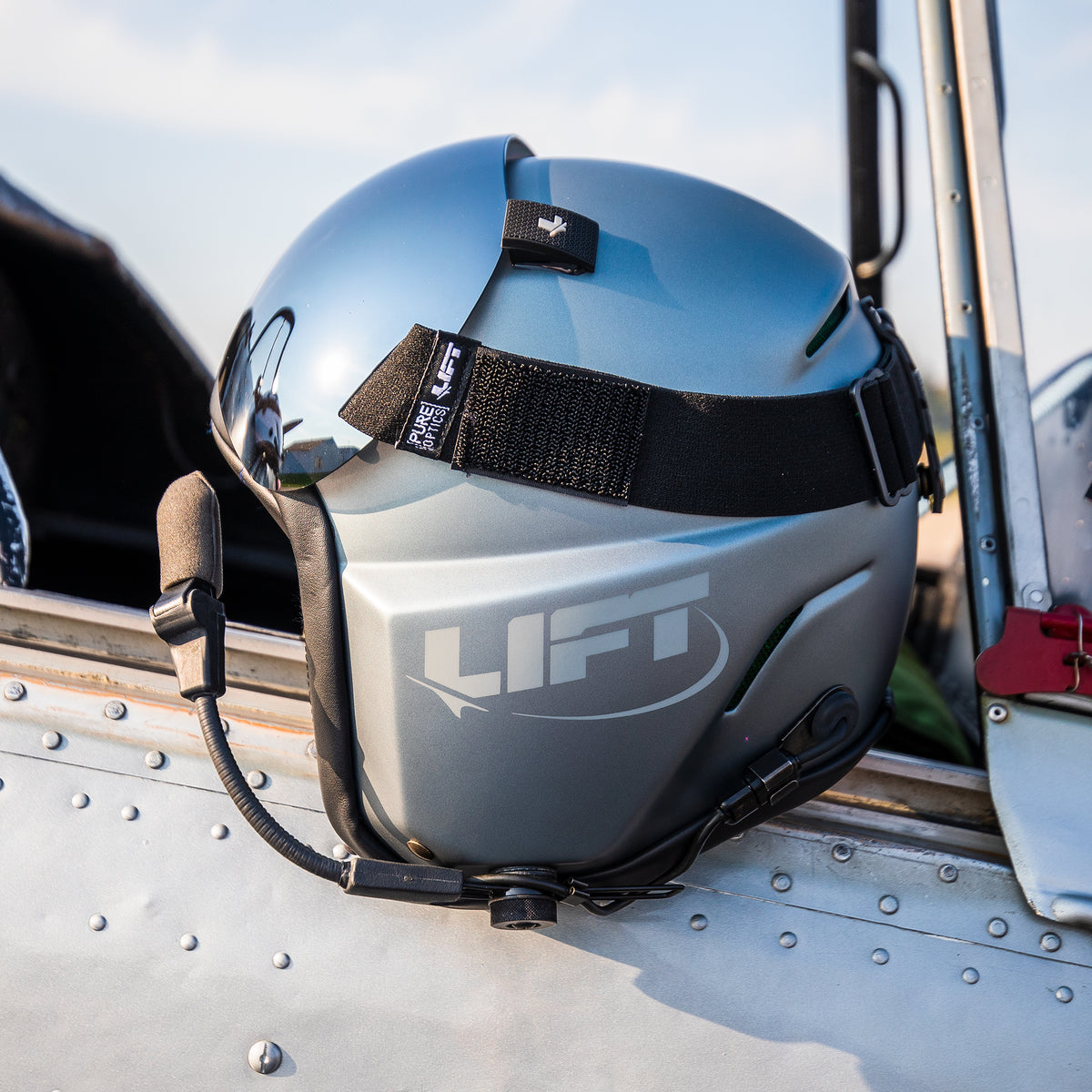 AV-1 KOR - Pure Optics Strapped Visor - LIFT Aviation