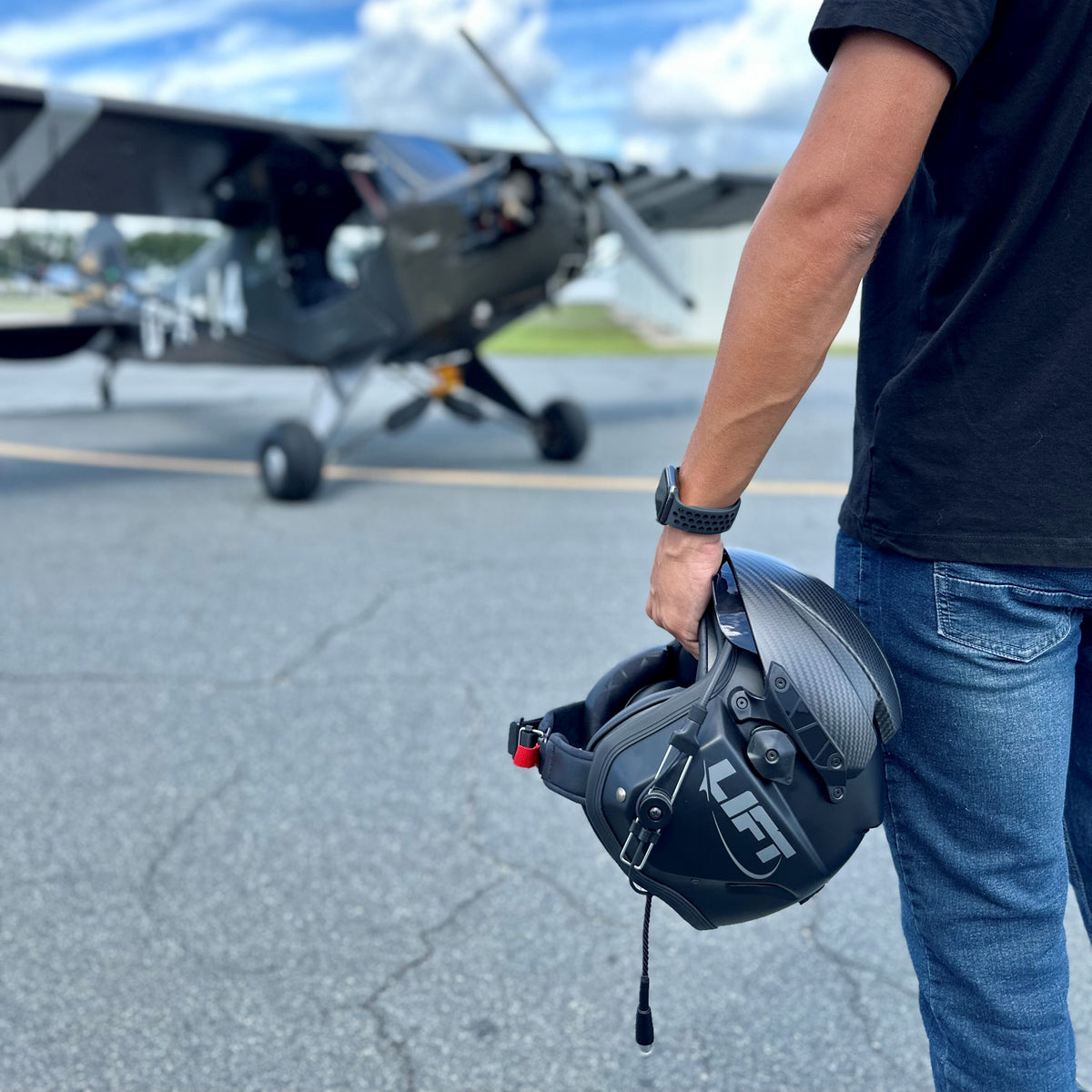 AV-1 KOR With Visor - Matte Black, Customizable - LIFT Aviation