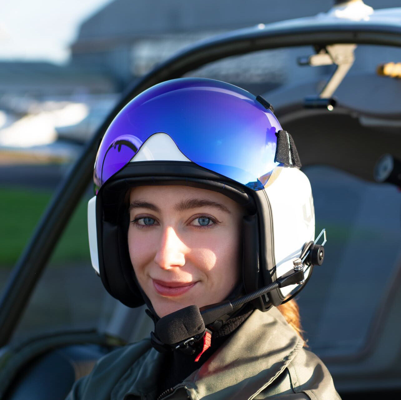 AV-1 KOR With Visor - Gloss White - LIFT Aviation