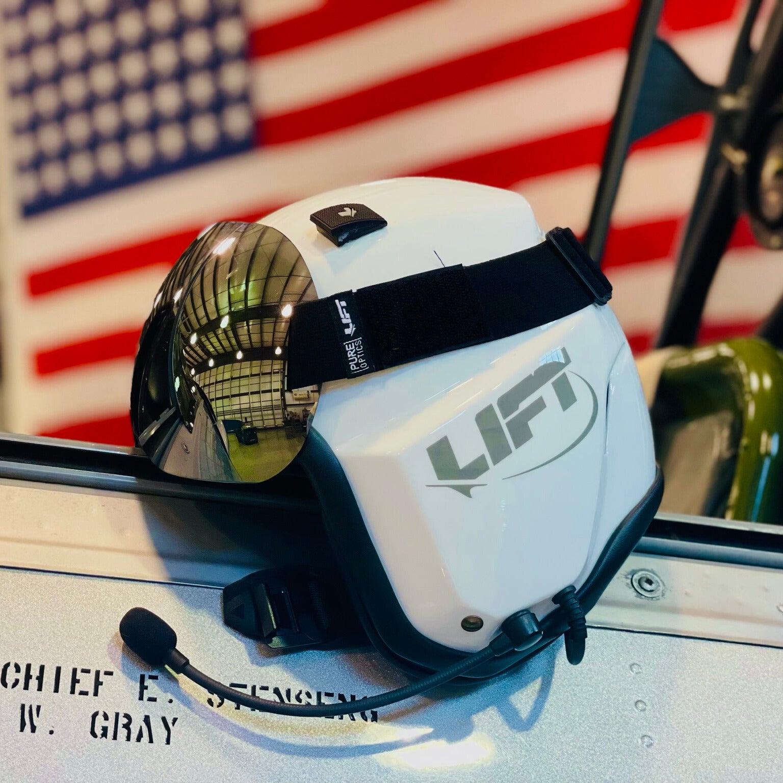 AV-1 KOR With Visor - Matte White, Customizable - LIFT Aviation