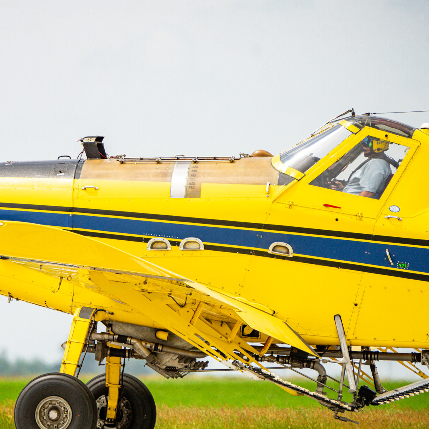AV-1 KOR With Visor - Yellow, Customizable - LIFT Aviation