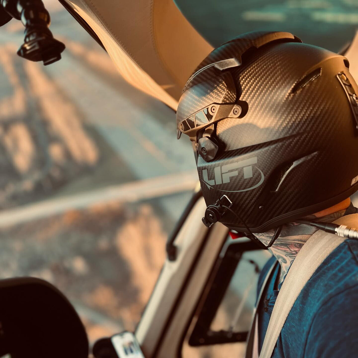 AV-1 KOR With Visor - Carbon Fiber Matte, Customizable - LIFT Aviation