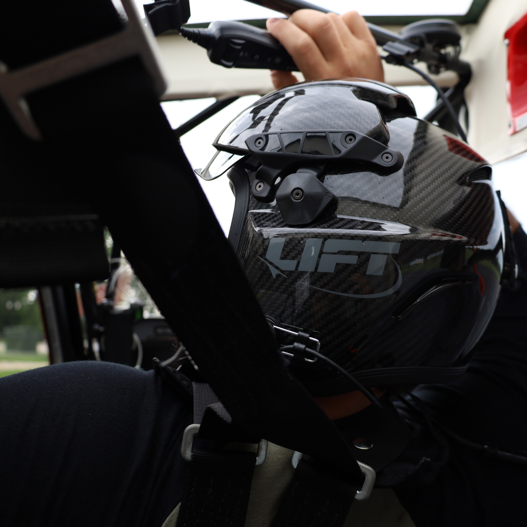 AV-1 KOR With Visor - Carbon Fiber Gloss, Customizable